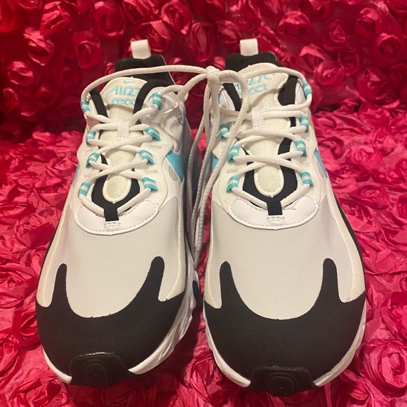 Women's Nike Air Max 270 React Shoes - Picture 4 of 10